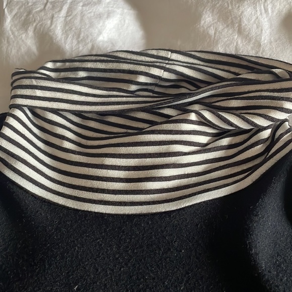 Black turtleneck sweater - Picture 2 of 3